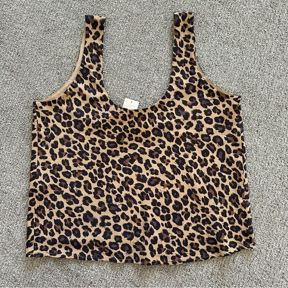 Abercrombie & Fitch leopard print satin scoop neck cami top medium - Picture 6 of 8